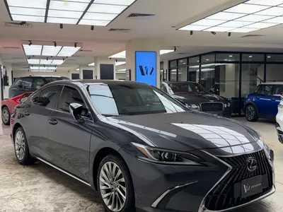 2023 لكزس إي إس 350