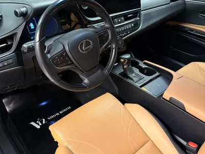 2023 لكزس إي إس 350