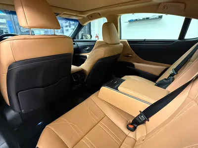 2023 لكزس إي إس 350
