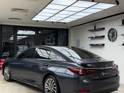 2023 لكزس إي إس 350