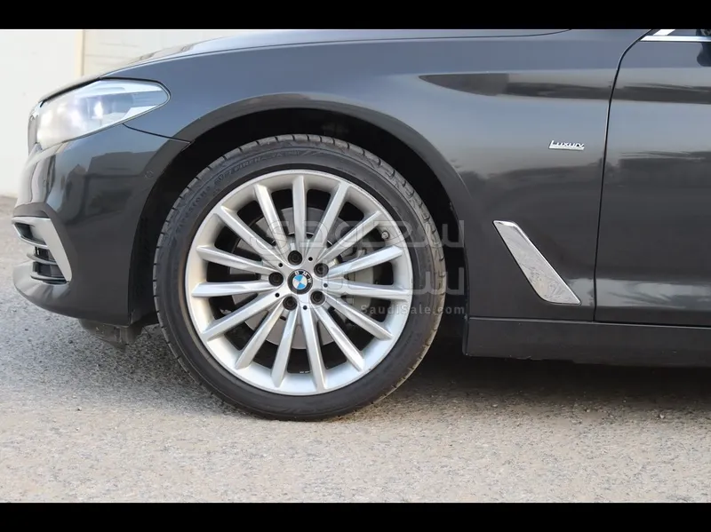 2017 BMW 5 Series 530i