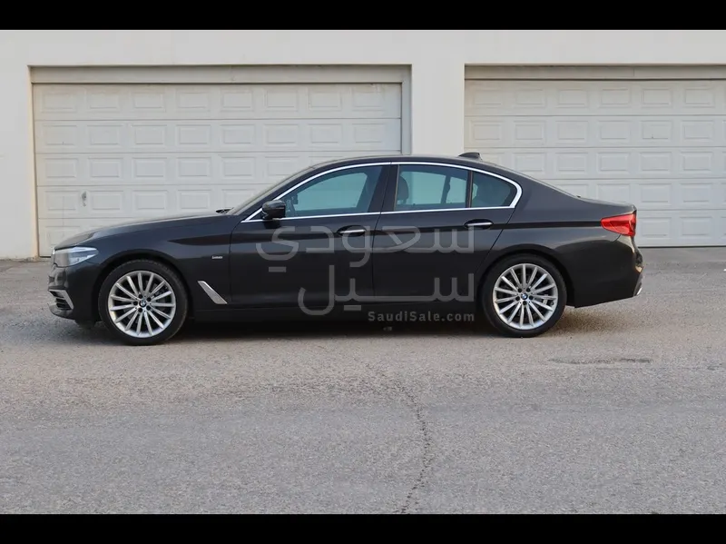 2017 BMW 5 Series 530i
