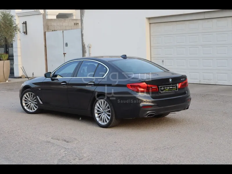 2017 BMW 5 Series 530i