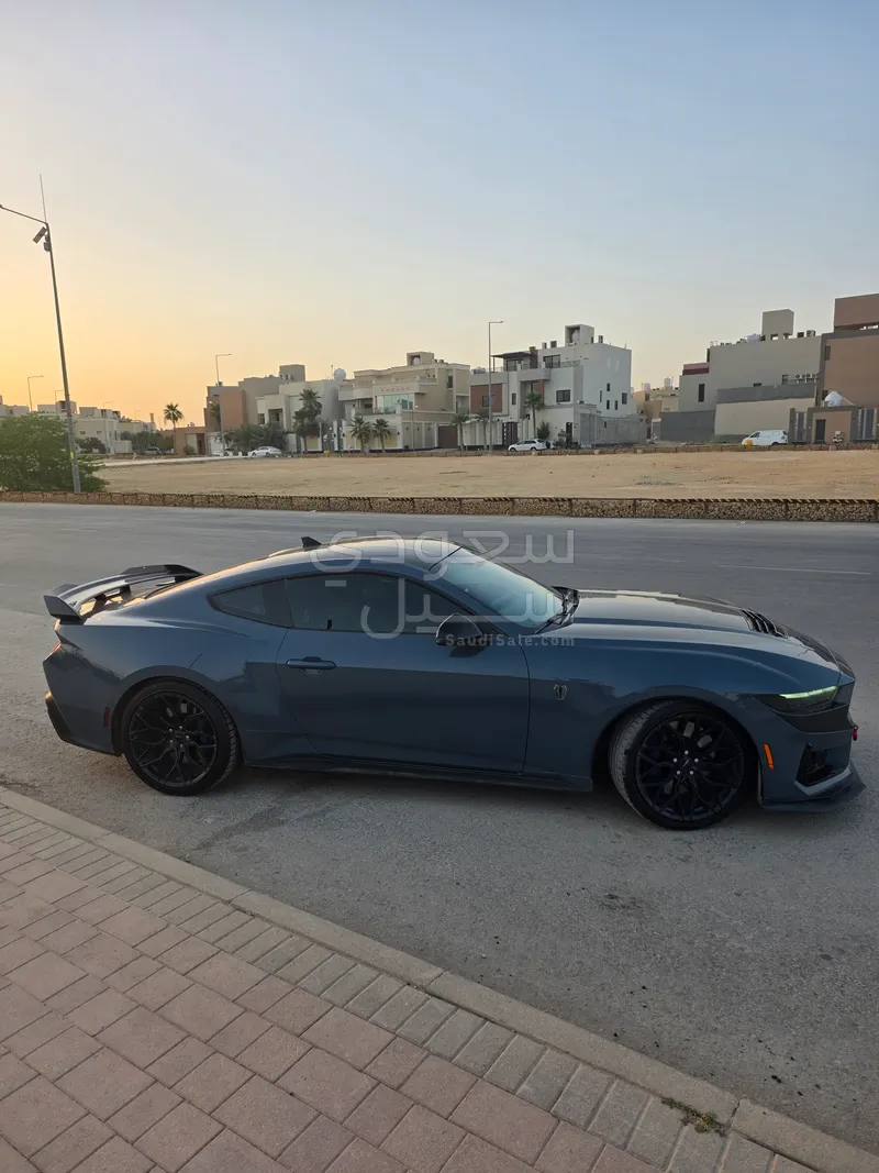 2024 فورد موستانغ دارك هورس