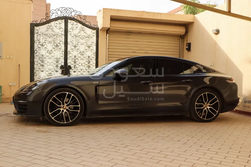 2022 Porsche Panamera