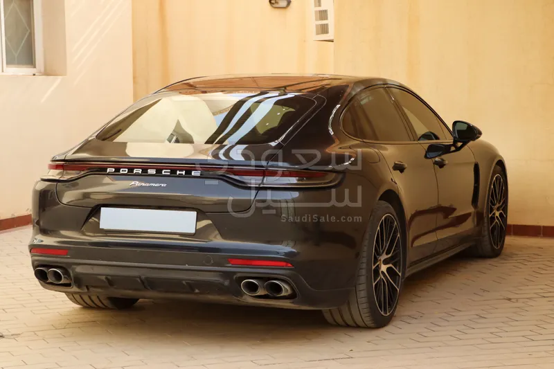 2022 Porsche Panamera