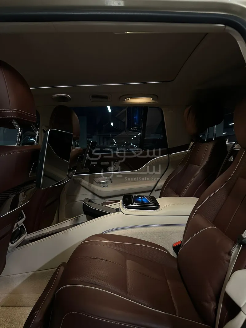 2022 مرسيدس - بنز جي إل إس 600 مايباخ