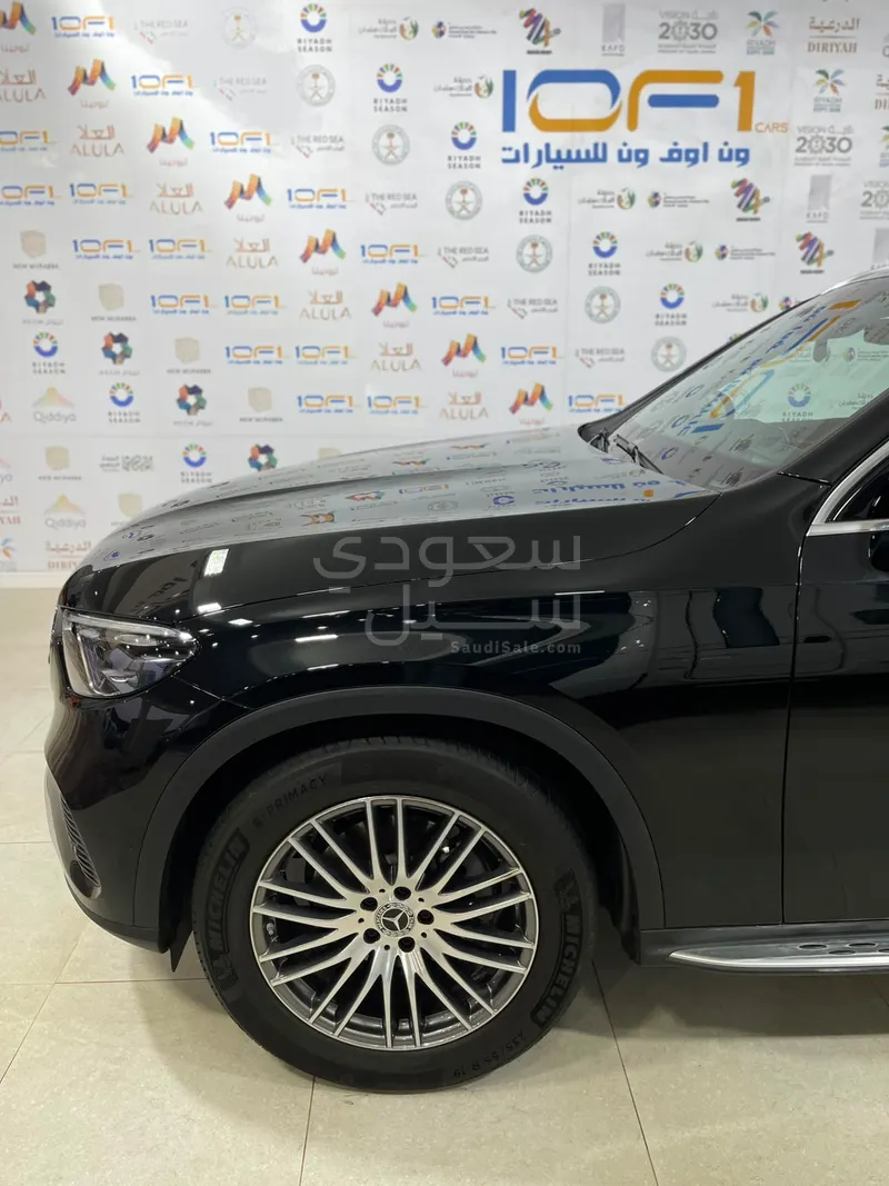 2025 Mercedes-Benz GLC 300