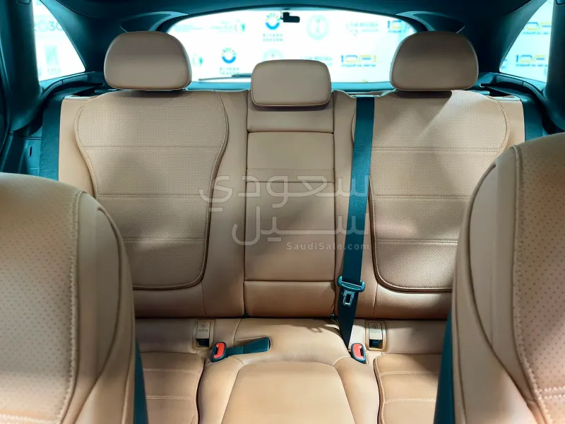 2025 Mercedes-Benz GLC 300