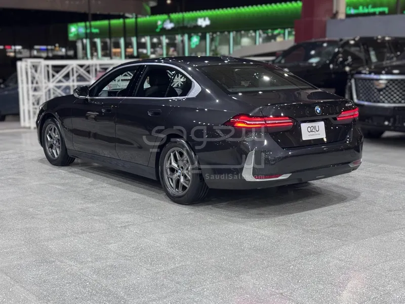 2024 BMW 5 Series 520i