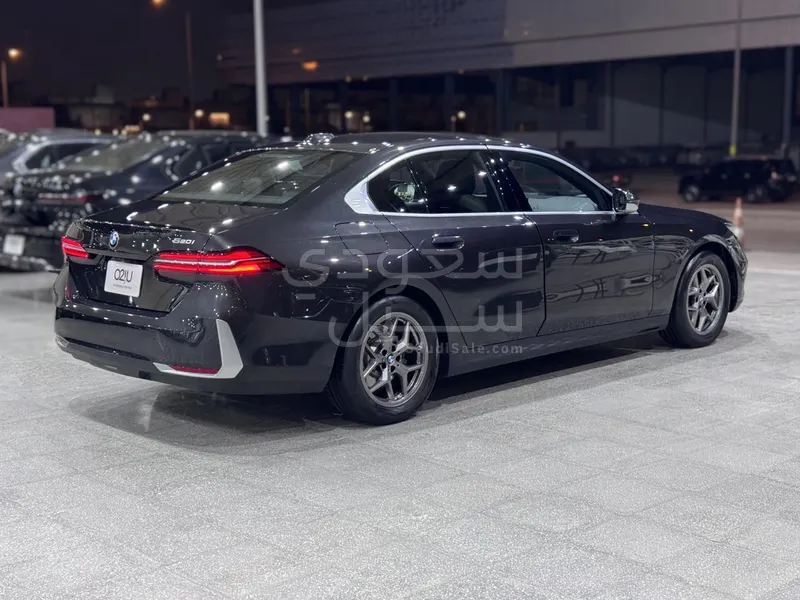 2024 BMW 5 Series 520i