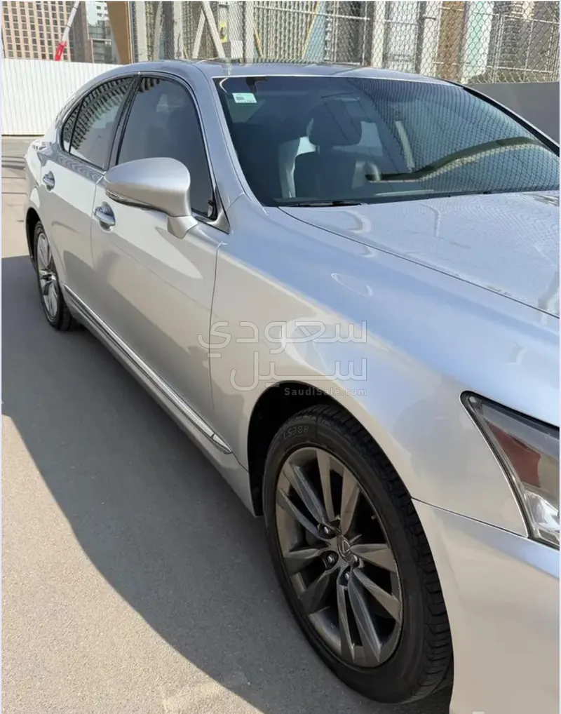 2013 لكزس إل إس 460