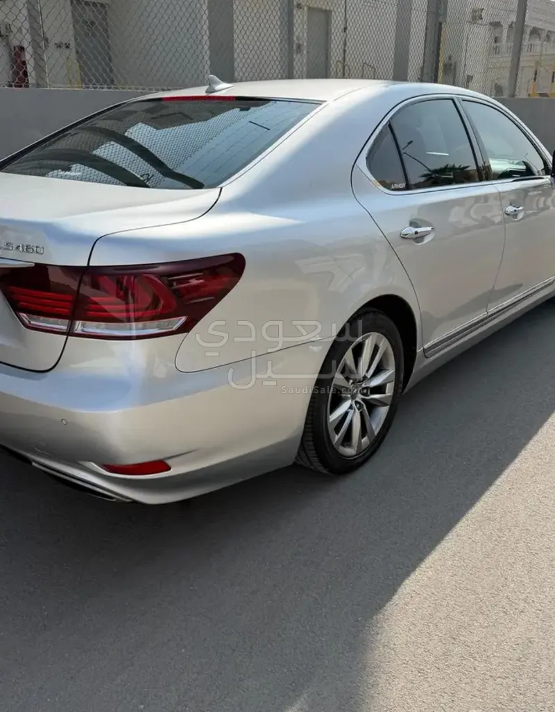 2013 لكزس إل إس 460