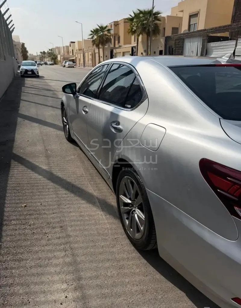2013 لكزس إل إس 460