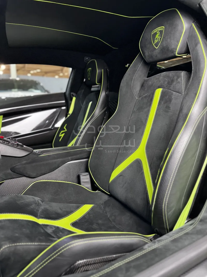 2016 Lamborghini Aventador SV
