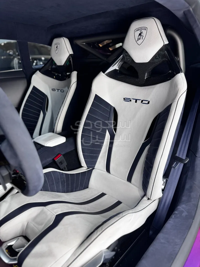 2022 Lamborghini Huracán STO
