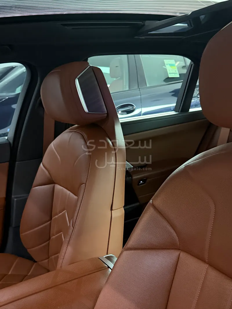 2025 BMW 7 Series 735i