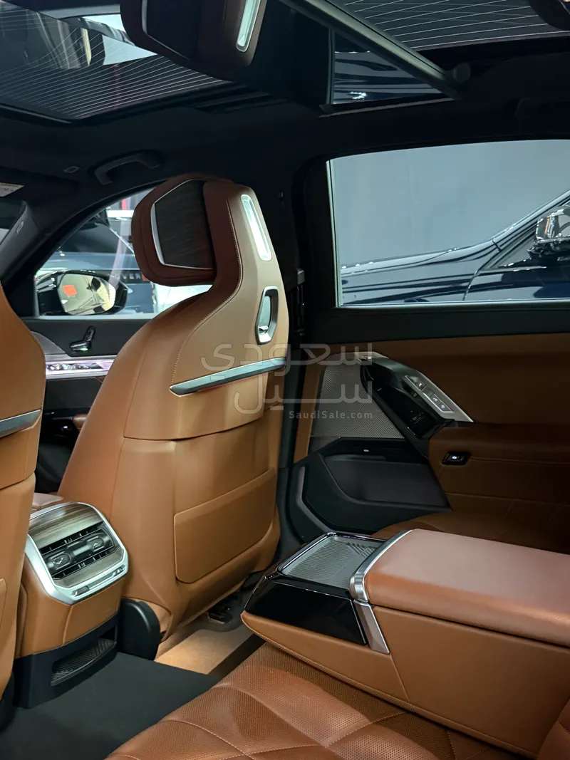 2025 BMW 7 Series 735i