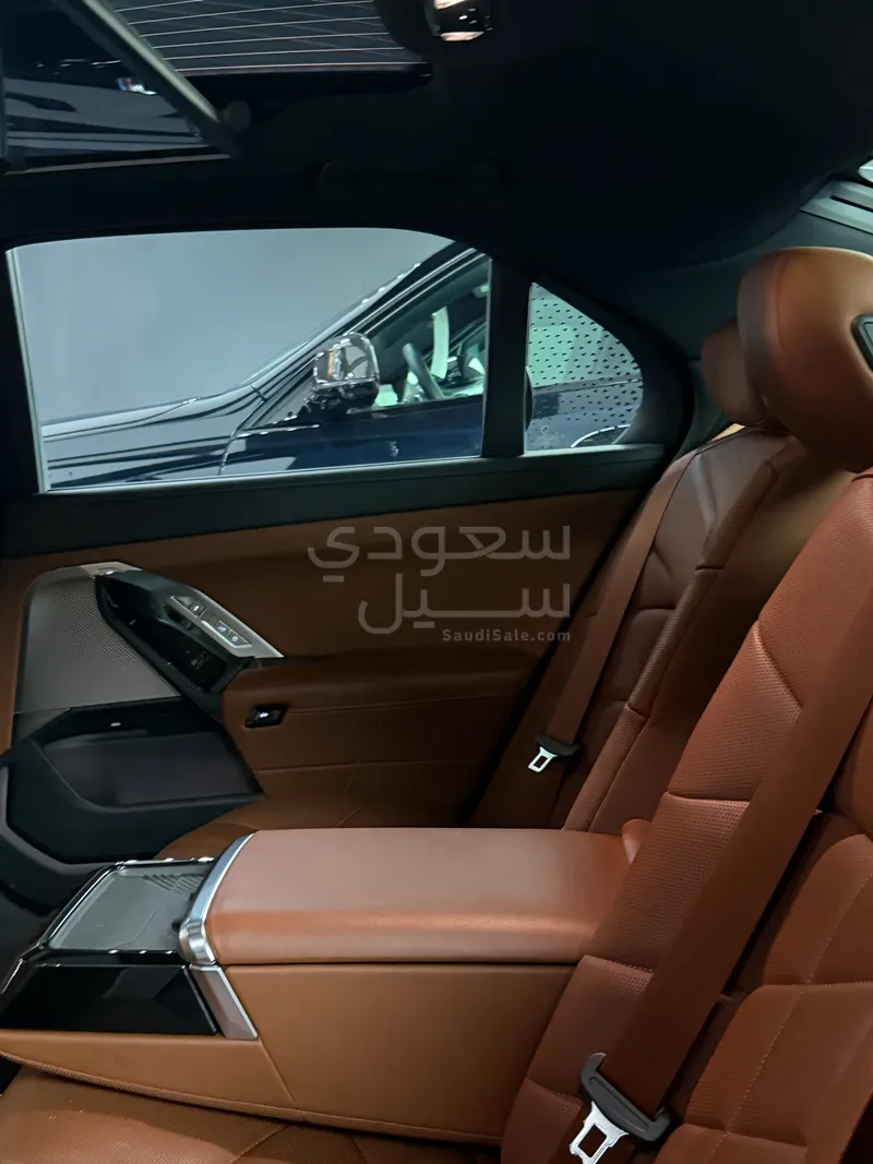 2025 BMW 7 Series 735i