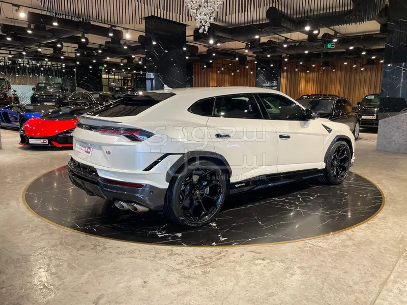 2024 Lamborghini URUS Performante