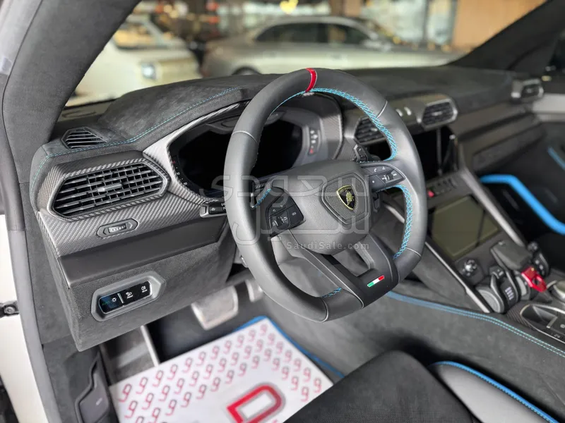 2024 Lamborghini URUS Performante