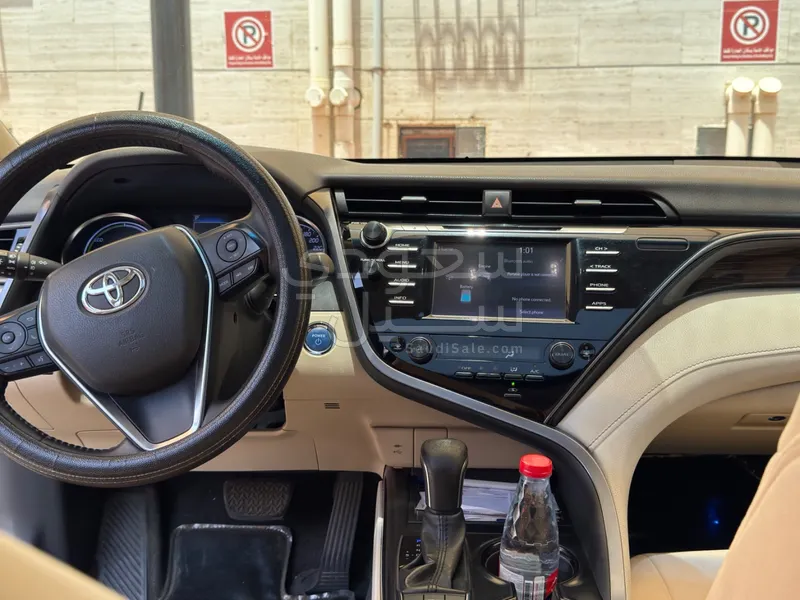 2020 Toyota Camry GLE