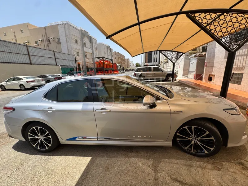 2020 Toyota Camry GLE