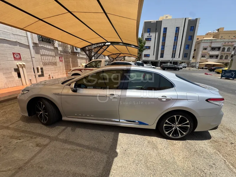 2020 Toyota Camry GLE