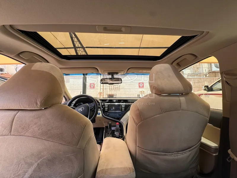 2020 Toyota Camry GLE