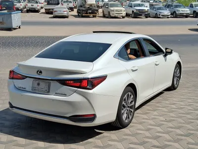 2023 لكزس إي إس 300إتش
