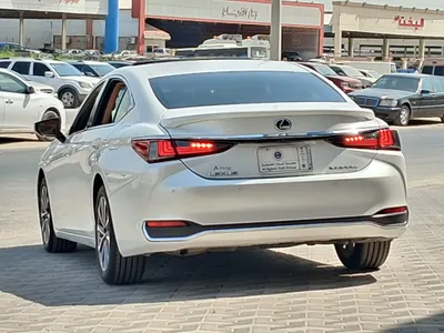 2023 لكزس إي إس 300إتش