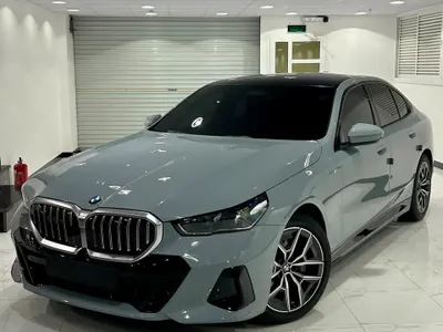 2025 BMW 5 Series 520i Mkit