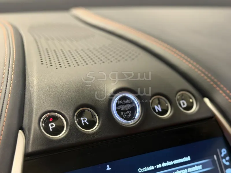 2021 استون مارتن دي بي اكس