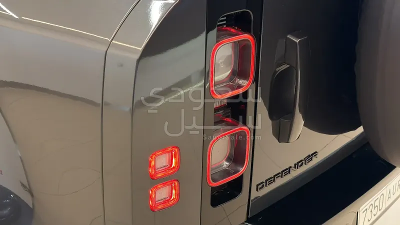 2025 Land Rover Defender 90