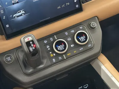2025 Land Rover Defender 90