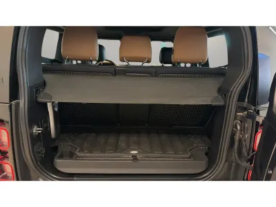 2025 Land Rover Defender 90