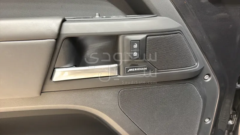 2025 Land Rover Defender 90