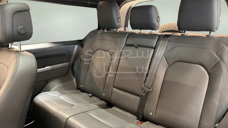 2025 Land Rover Defender 90