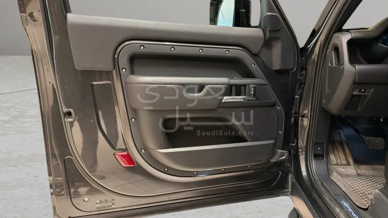 2025 Land Rover Defender 90