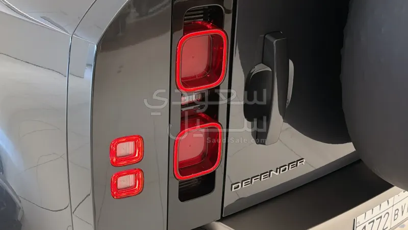 2025 Land Rover Defender 90