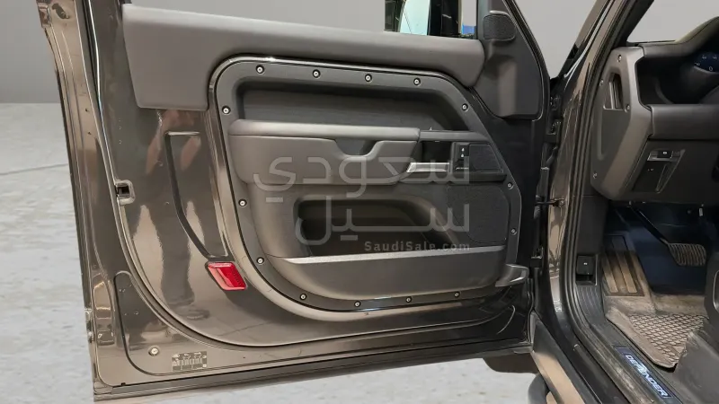 2025 Land Rover Defender 90