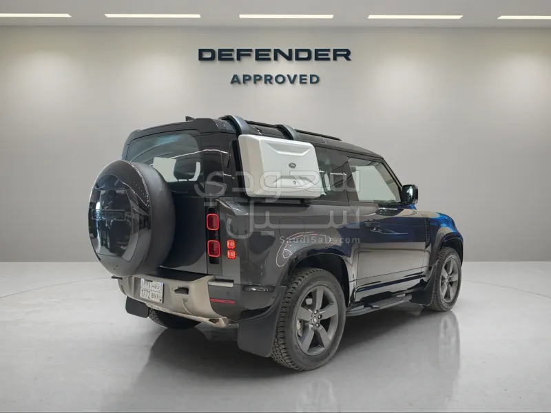2025 Land Rover Defender 90