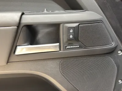 2025 Land Rover Defender 90