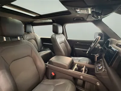 2025 Land Rover Defender 90
