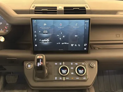 2025 Land Rover Defender 90