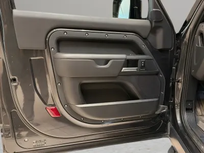 2025 Land Rover Defender 90