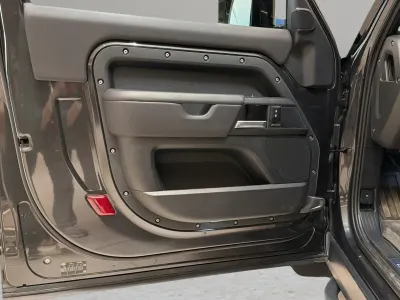 2025 Land Rover Defender 90
