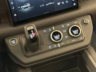 2025 Land Rover Defender 90