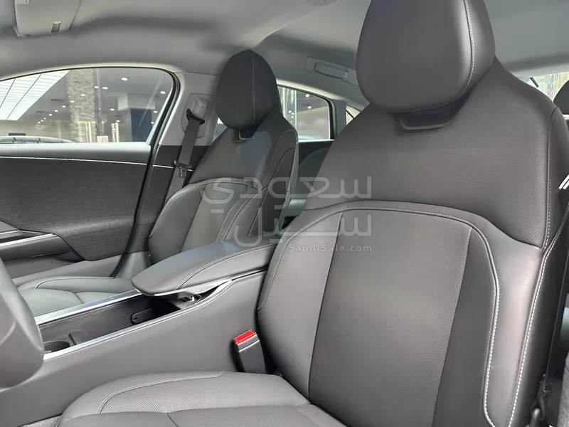 2025 Lucid Air Pure