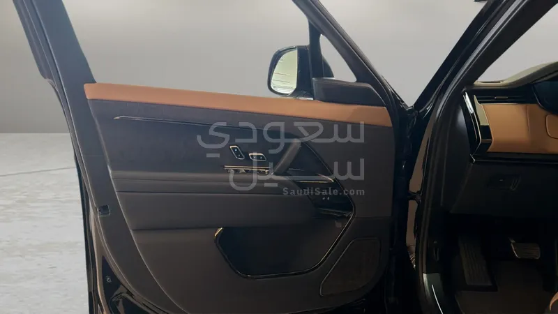 2025 لاند روفر رينج روفر سبورت اوتوبيوجرافي